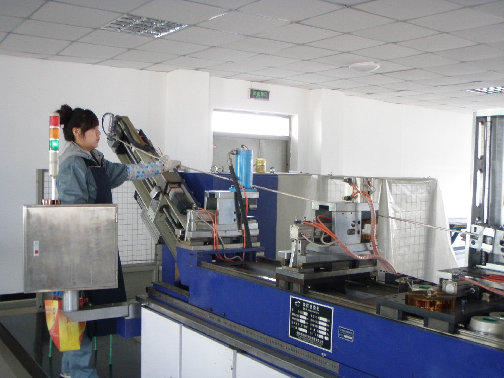 大型线圈在防尘空间制造，采用立式绕线···